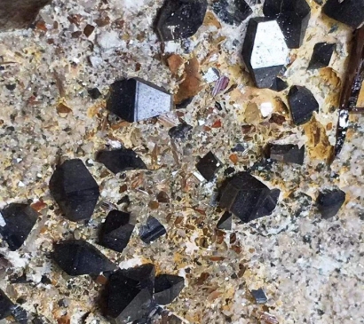 斯里蘭卡鈦礦石進(jìn)口清關(guān)_礦石自動進(jìn)口許可證辦理